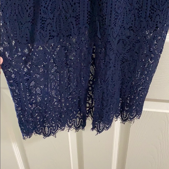 Chelsea lace-adjacent dress - Picture 5 of 9